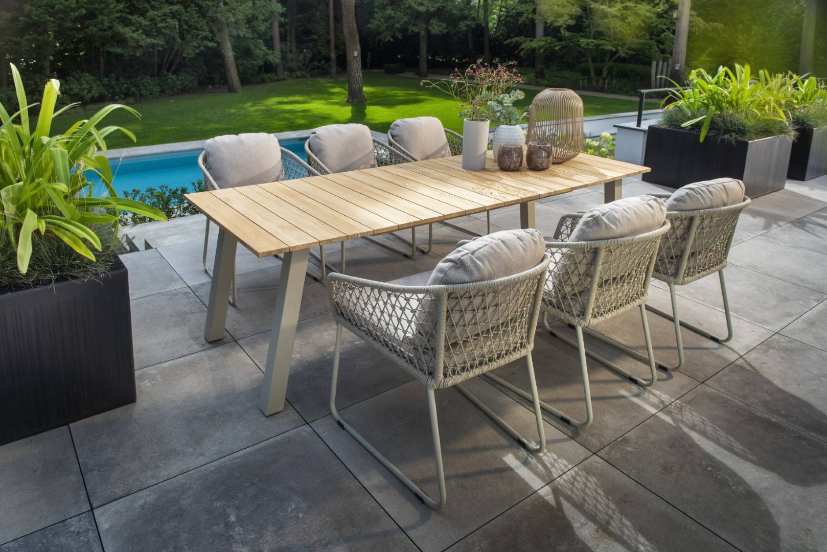 YOI | Muro | Esstisch | Aluminium - Teak | salix